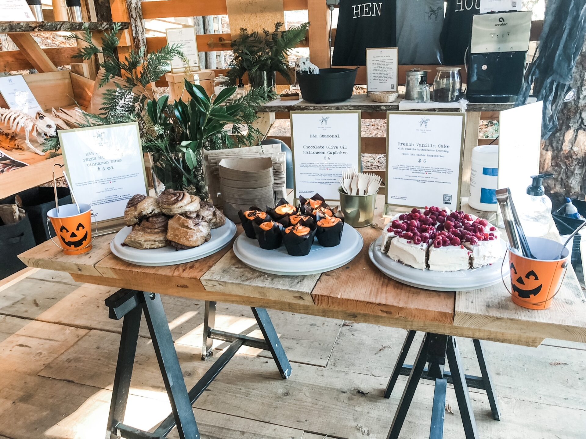 Hen and Hound farm stand